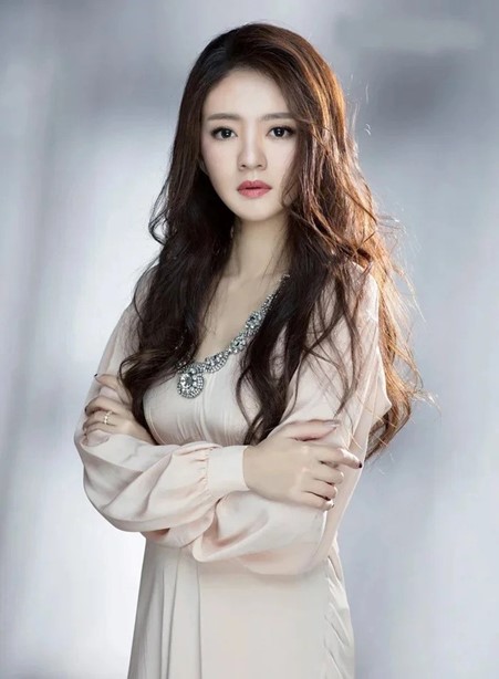Mỹ nhân đình đám showbiz, hiếm hoi lộ diện với diện mạo khác lạ sau 3 năm chồng bị bắt - Ảnh 5.