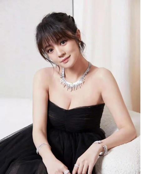 Mỹ nhân đình đám showbiz, hiếm hoi lộ diện với diện mạo khác lạ sau 3 năm chồng bị bắt - Ảnh 3.