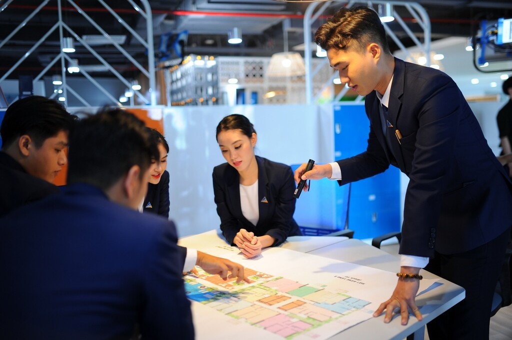 Lãi tăng mạnh, hệ sinh thái Đất Xanh vẫn loay hoay với chi phí và công nợ- Ảnh 1. Lãi tăng mạnh, hệ sinh thái Đất Xanh vẫn loay hoay với chi phí và công nợ- Ảnh 1.