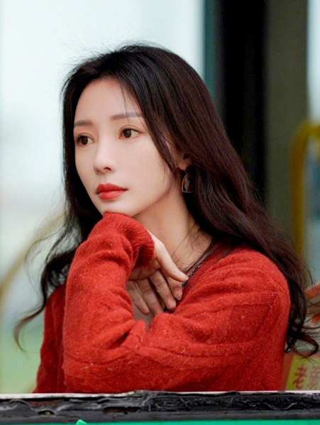 Mỹ nhân "siêu vòng một" của showbiz: Xinh đẹp, tài năng nhưng không ai muốn cưới - Ảnh 1.