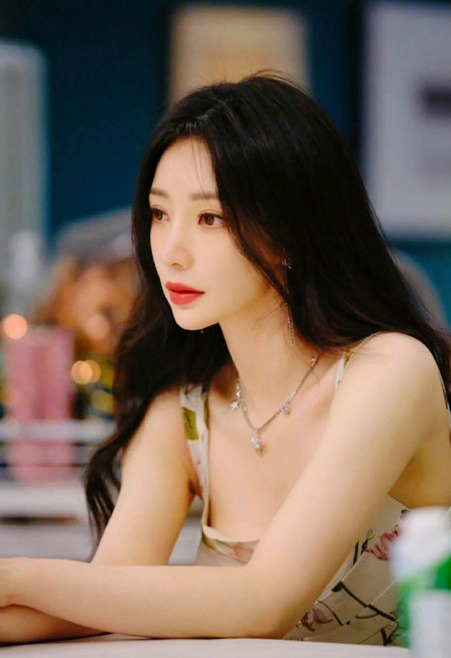 Mỹ nhân "siêu vòng một" của showbiz: Xinh đẹp, tài năng nhưng không ai muốn cưới - Ảnh 6.