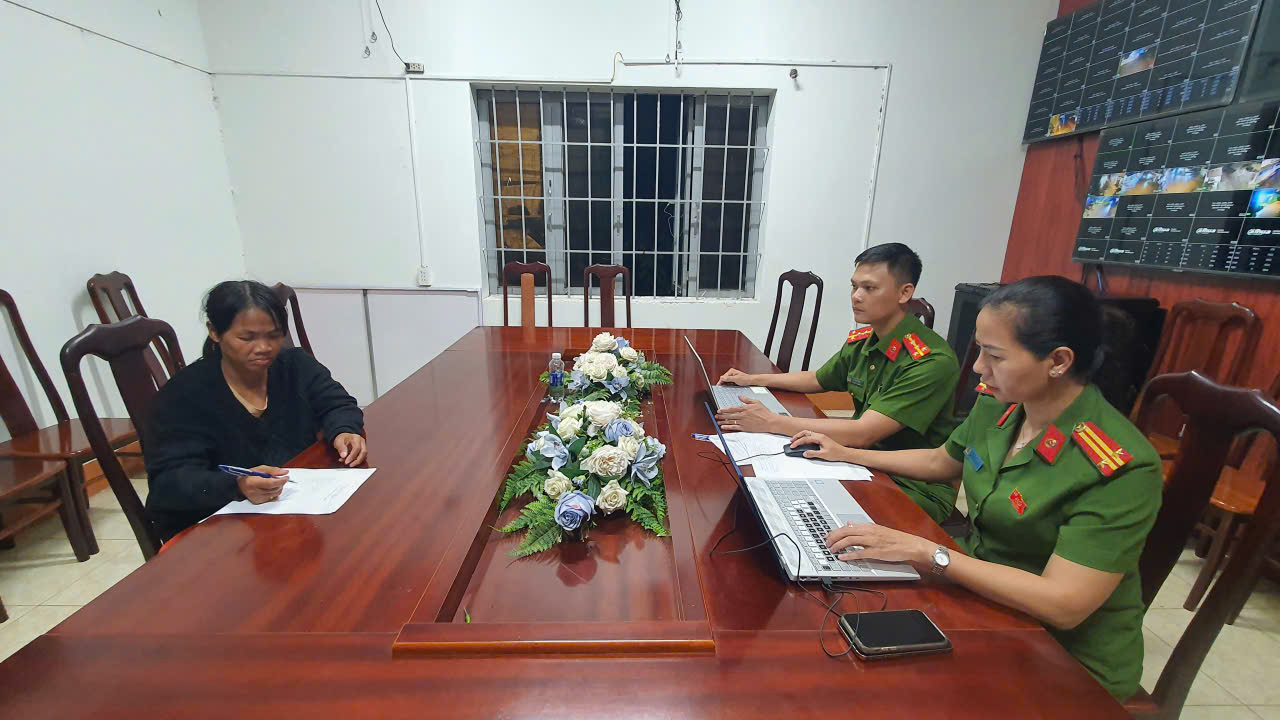 Mẹ ném con xuống giếng: Áp lực tài chính dẫn đến thảm kịch đau lòng - Ảnh 1. Mẹ ném con xuống giếng: Áp lực tài chính dẫn đến thảm kịch đau lòng - Ảnh 1.