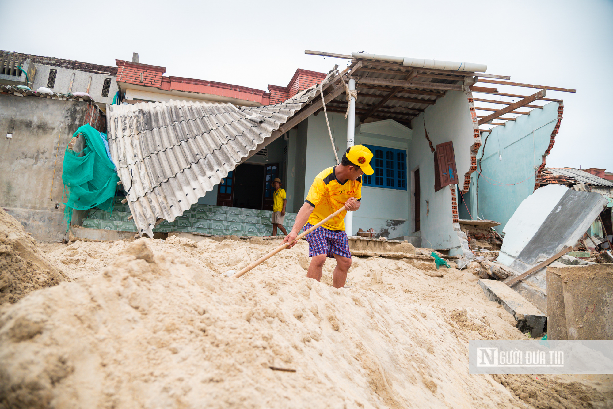 Gia Lai: Gắng gượng "hồi sinh" làng chài Xuân Thạnh tan hoang sau bão dữ, còn người là còn tương lai- Ảnh 5.