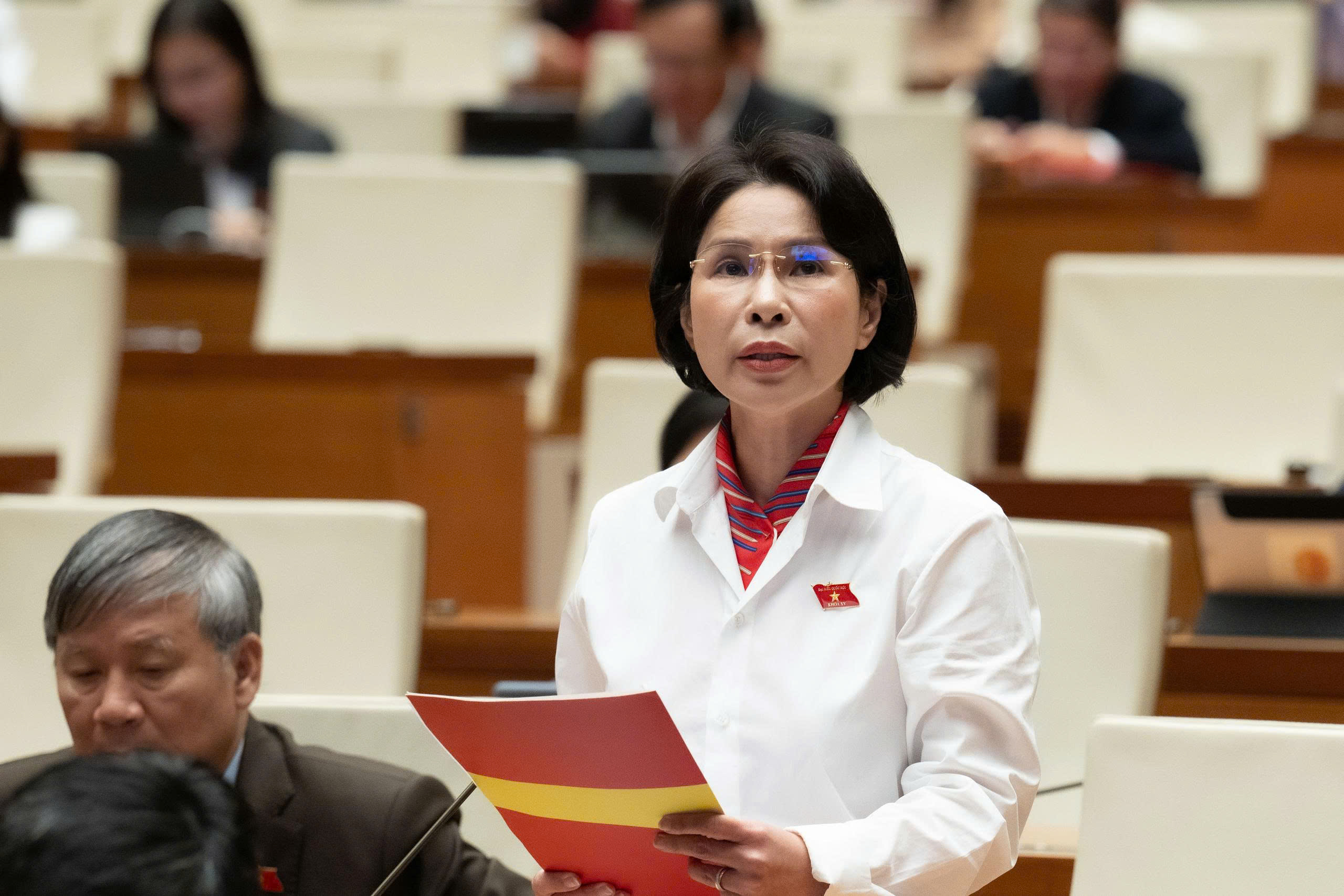 ĐBQH: Cấm bán, quảng cáo sản phẩm có nhãn cảnh báo trong phạm vi nhà trường- Ảnh 2.