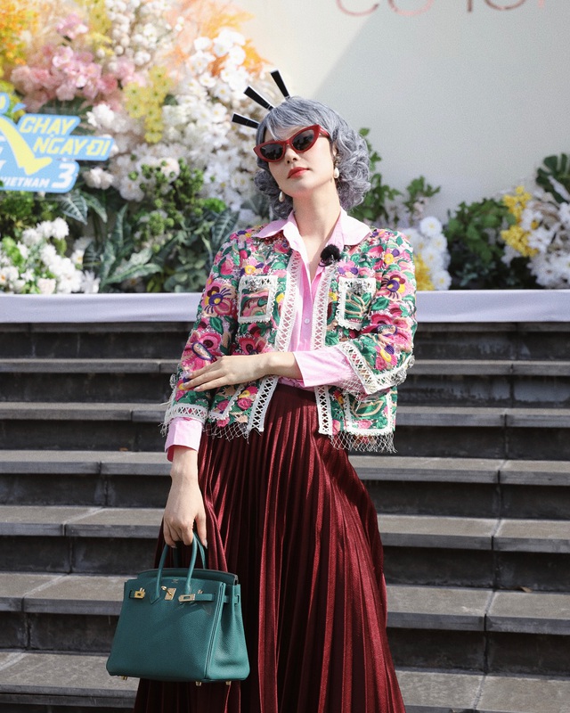 Nữ ca sĩ trở thành "gián điệp khổ nhất thế giới" xách Hermès nửa tỷ đồng chơi game show - Ảnh 2.