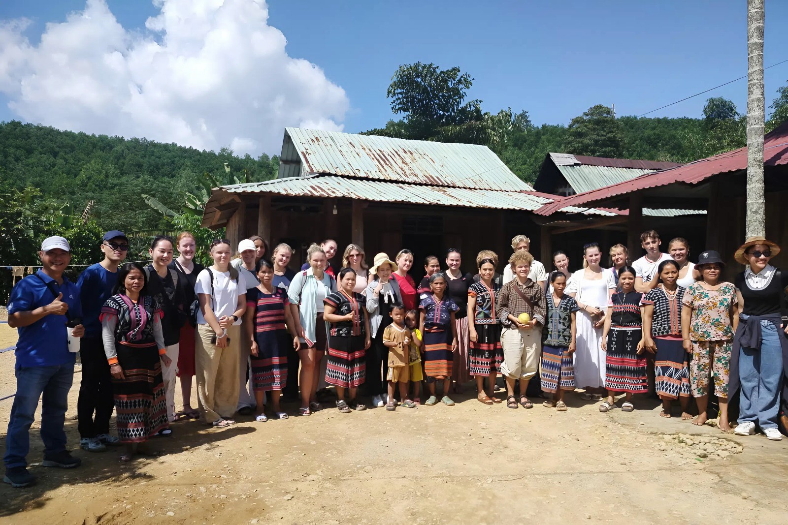 Những nữ bí thư chi bộ: Điểm tựa của bản làng vùng cao- Ảnh 2.