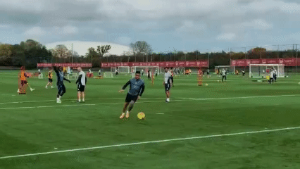 CĐV Arsenal phấn khích: "Vị cứu tinh của chúng ta đã trở lại" - Ảnh 1.