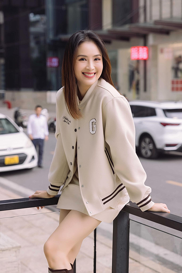 Nhan sắc đời thực "hack tuổi" của mỹ nhân phim Lằn ranh - Ảnh 11.