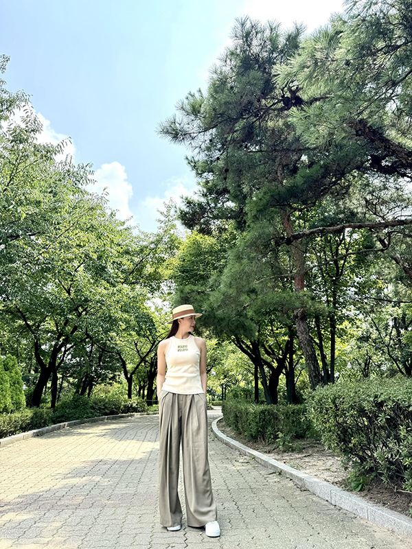 Nhan sắc đời thực "hack tuổi" của mỹ nhân phim Lằn ranh - Ảnh 13.