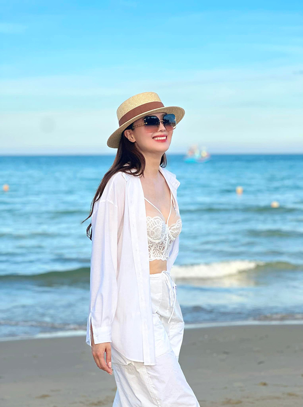 Nhan sắc đời thực "hack tuổi" của mỹ nhân phim Lằn ranh - Ảnh 2.