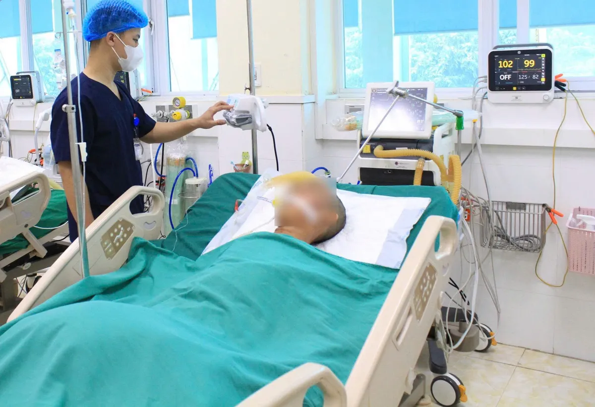 Người đàn ông 21 tuổi nguy kịch sau khi uống loại nước "vạn người mê" - Ảnh 1.