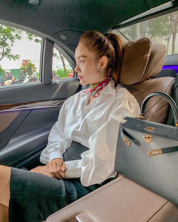 Nữ ca sĩ trở thành "gián điệp khổ nhất thế giới" xách Hermès nửa tỷ đồng chơi game show - Ảnh 4.