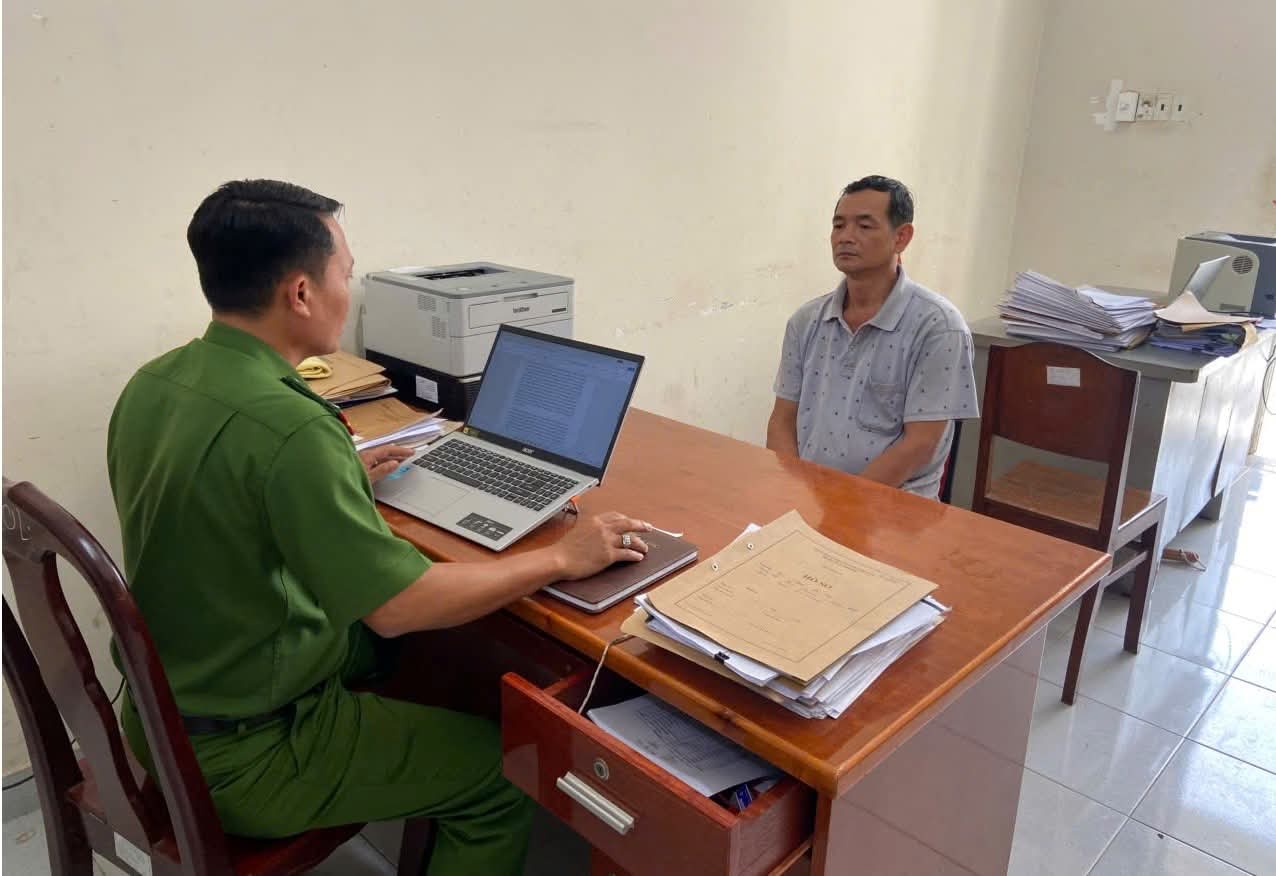 Trộm 1,8 tỷ đồng trong cốp xe của nhân viên ngân hàng, đối tượng sa lưới sau gần 12 giờ- Ảnh 1.