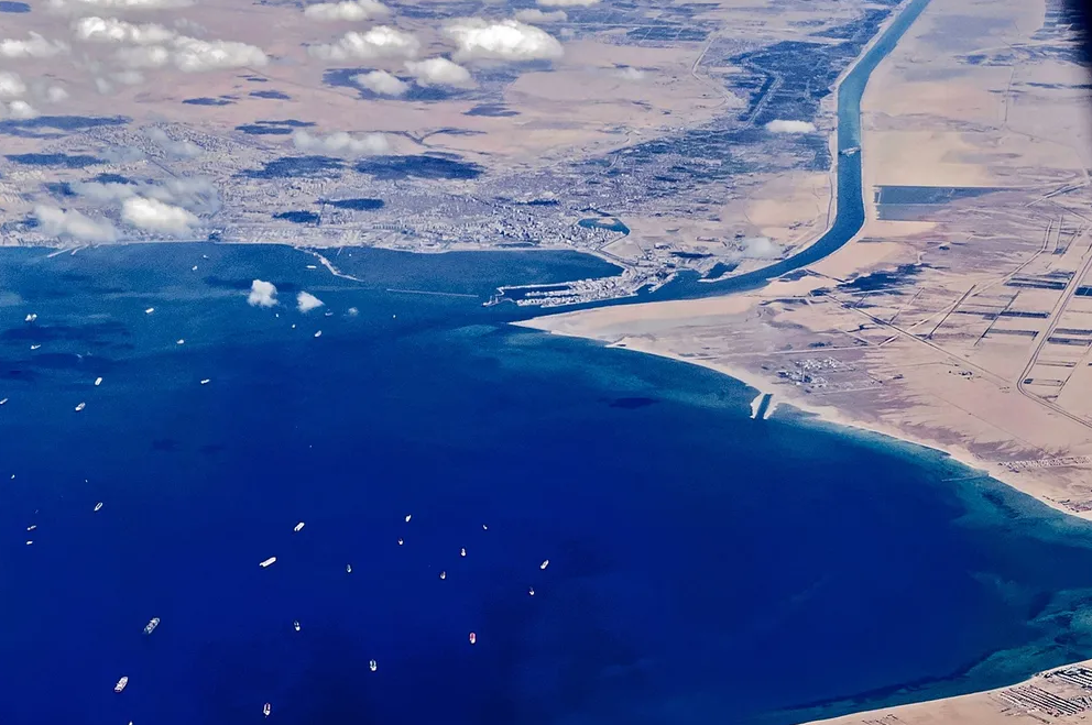 Lý do 2 tàu chở 1,5 triệu thùng dầu thô Urals của Nga thả neo giữa biển - Ảnh 1.