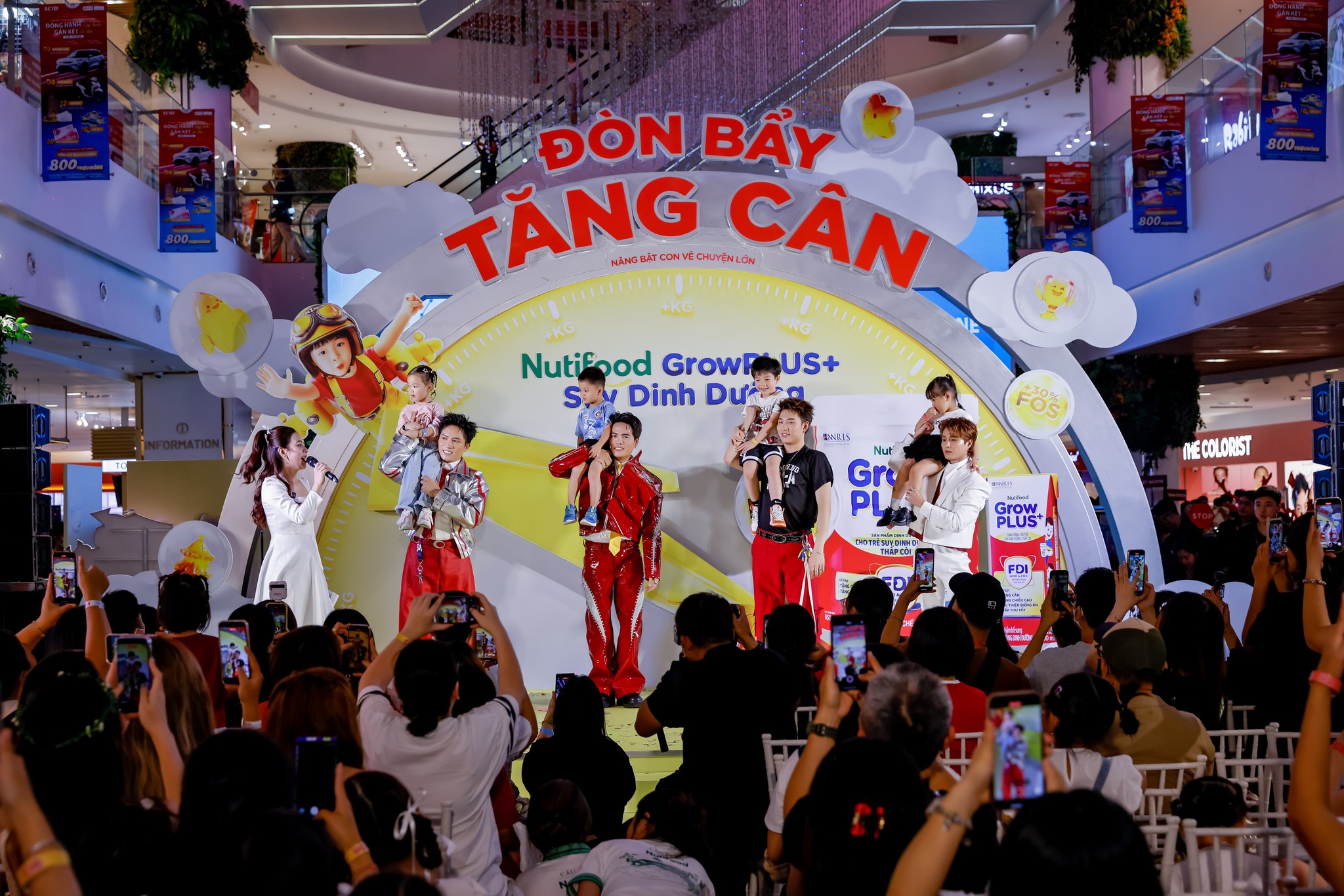 Chiến dịch "Đòn bẩy tăng cân" gây sốt mạng xã hội nhờ màn hội ngộ của "Bộ tứ anh trai" - Ảnh 1.