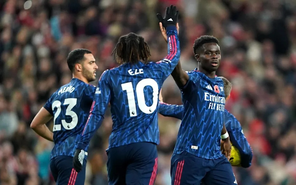 Saka khẳng định Arsenal đang phớt lờ mọi ý kiến bên ngoài - Ảnh 2.