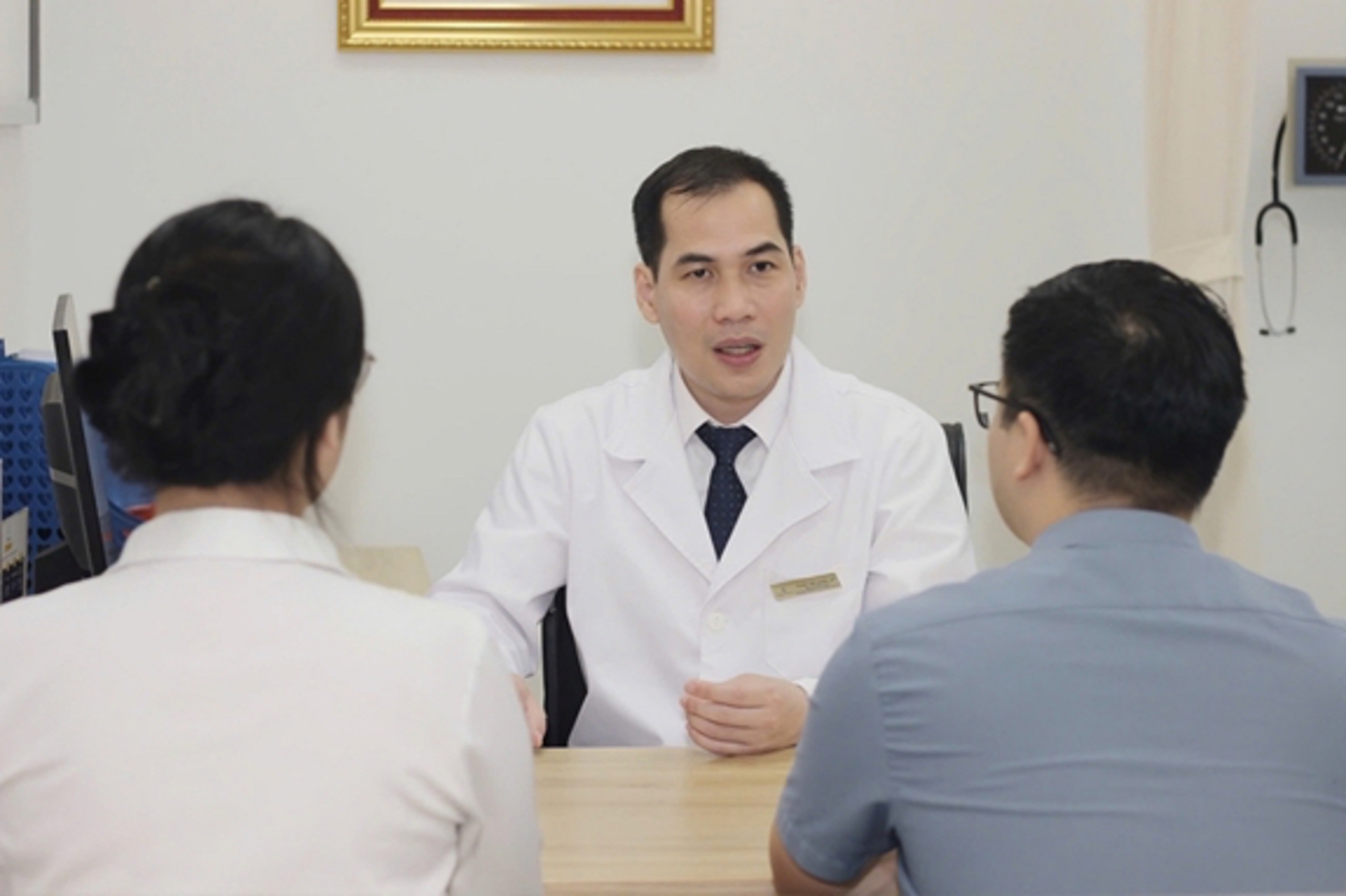 Phẫu thuật nội soi cho bệnh nhân bị thoát vị vết mổ vùng thắt lưng hiếm gặp - Ảnh 2.