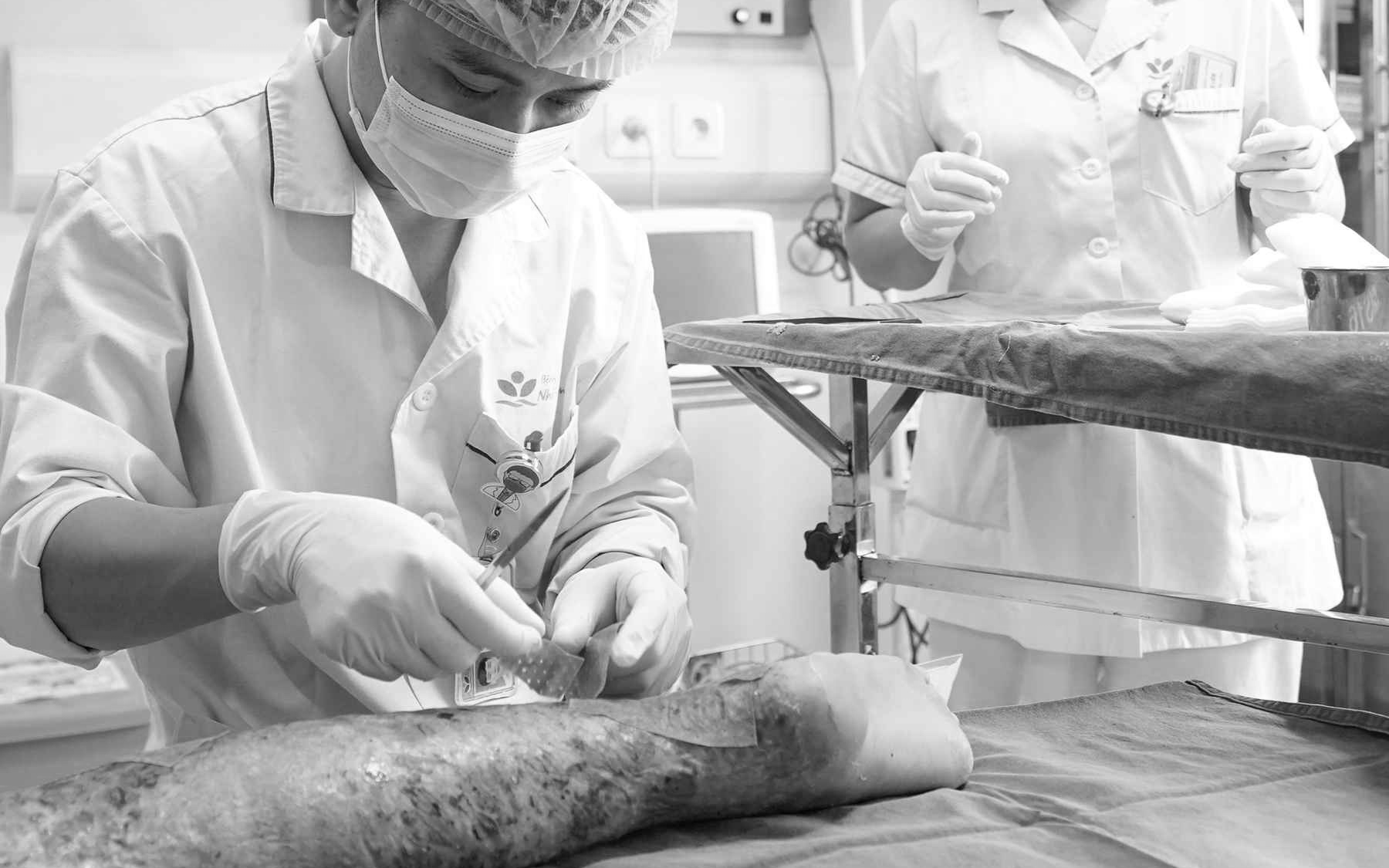 Người phụ nữ 20 tuổi nguy kịch vì thường xuyên uống thứ nước "nhiều người mê" - Ảnh 2.