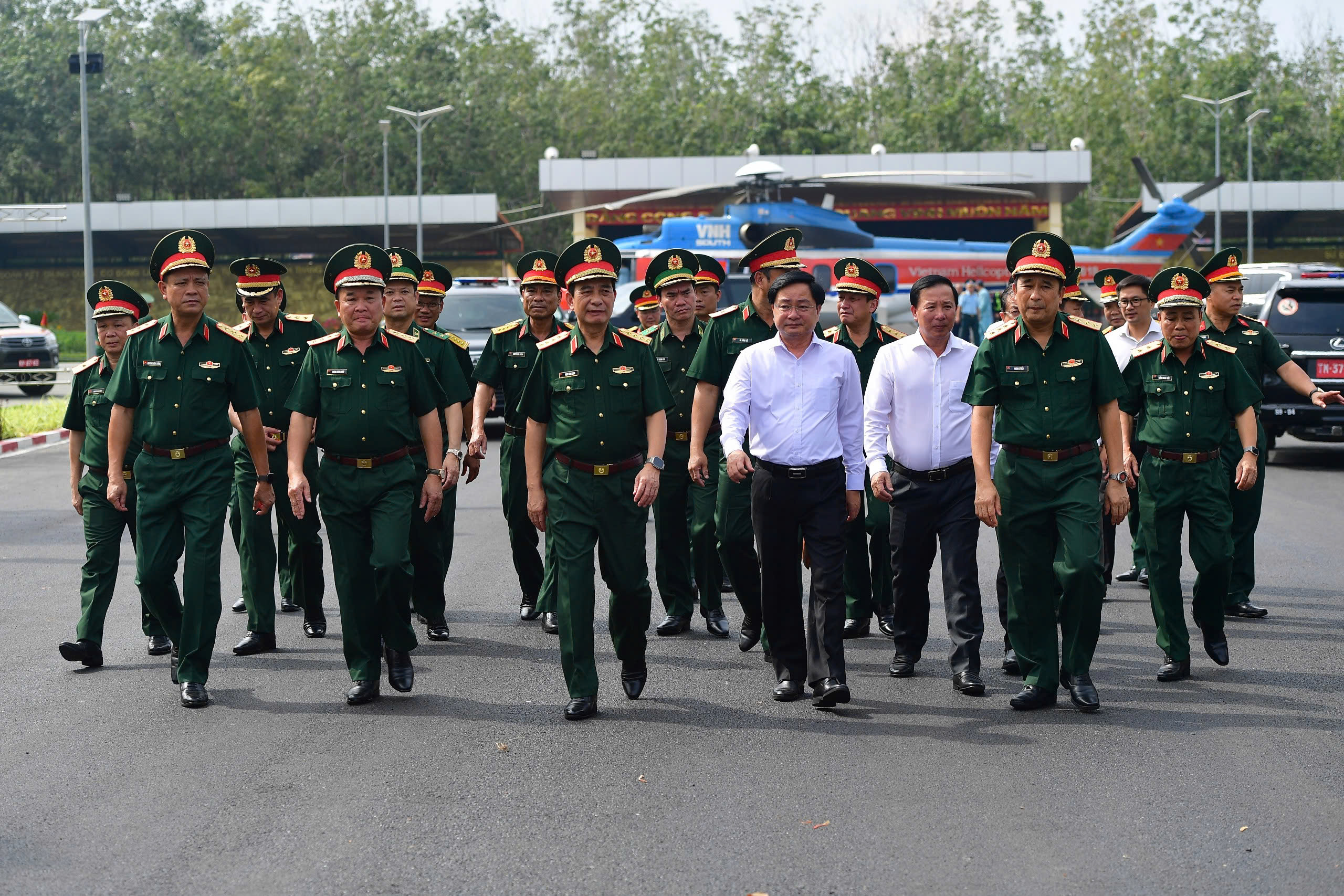 Đại tướng Phan Văn Giang làm việc với Sư đoàn 5 về kết quả 10 tháng đầu năm- Ảnh 1.