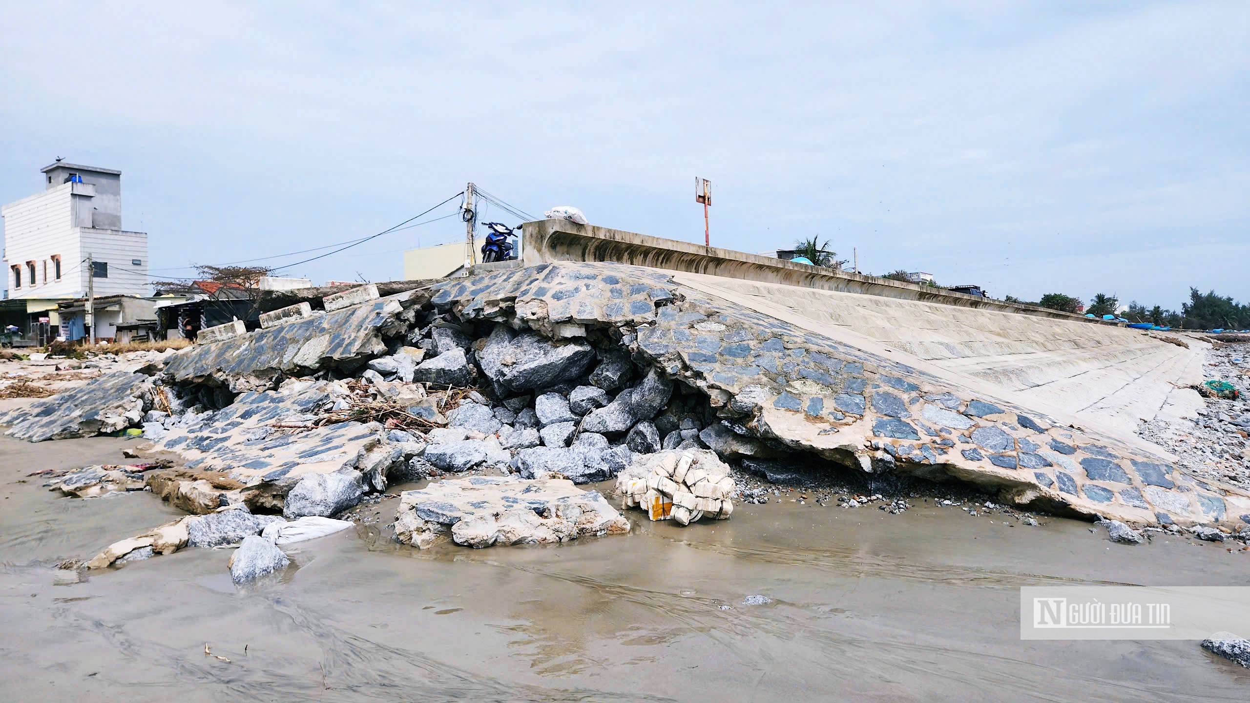 Dân Quảng Ngãi thấp thỏm lo triều cường "nuốt" nhà, tài sản- Ảnh 4.