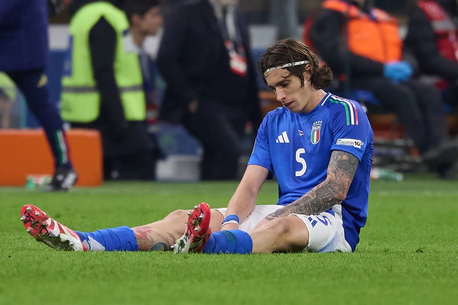 Arsenal nhận tin dữ, HLV Arteta đứng ngồi không yên - Ảnh 1.