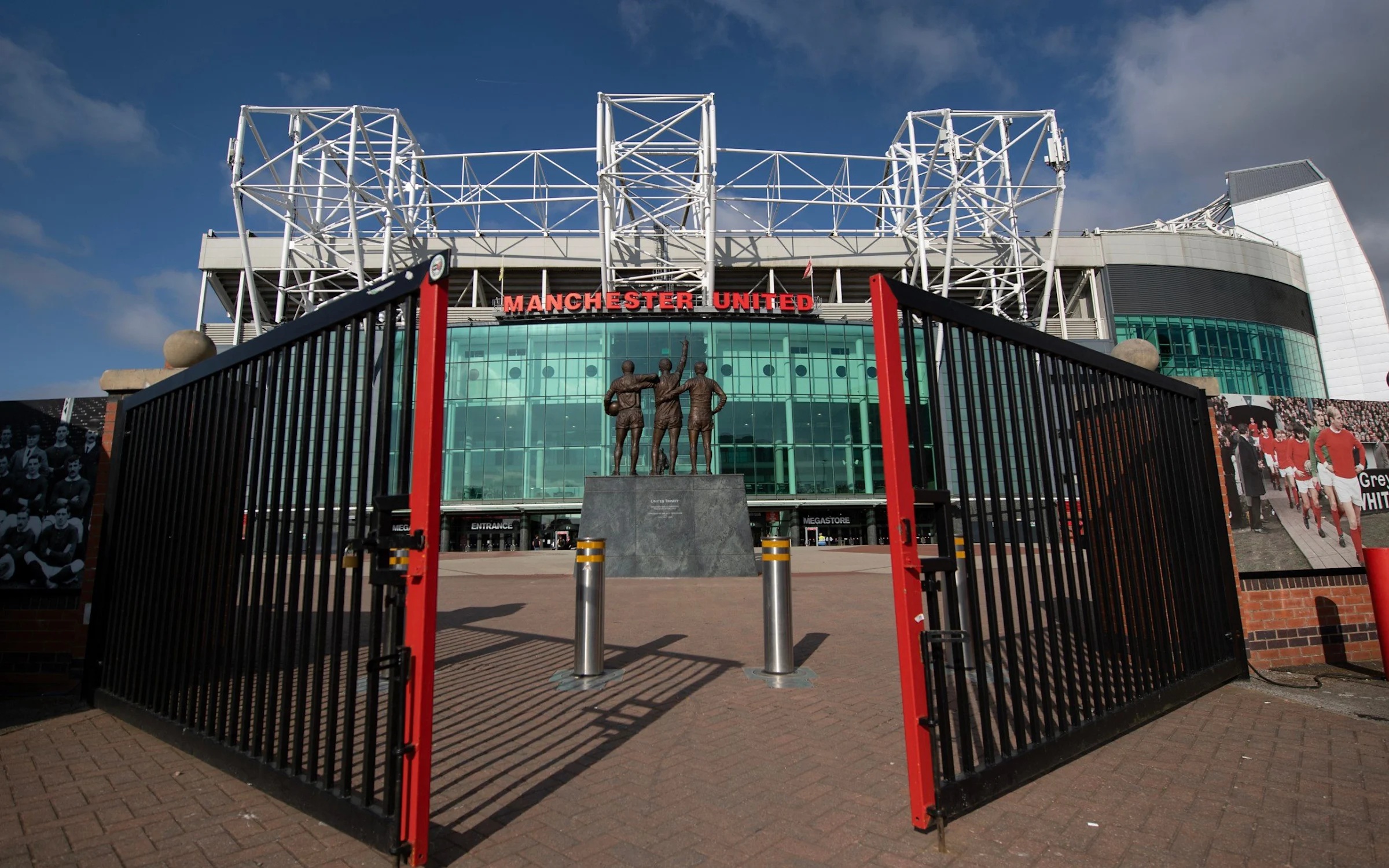 Man Utd cấm nhân viên đăng tải nội dung hậu trường lên mạng xã hội - Ảnh 1.