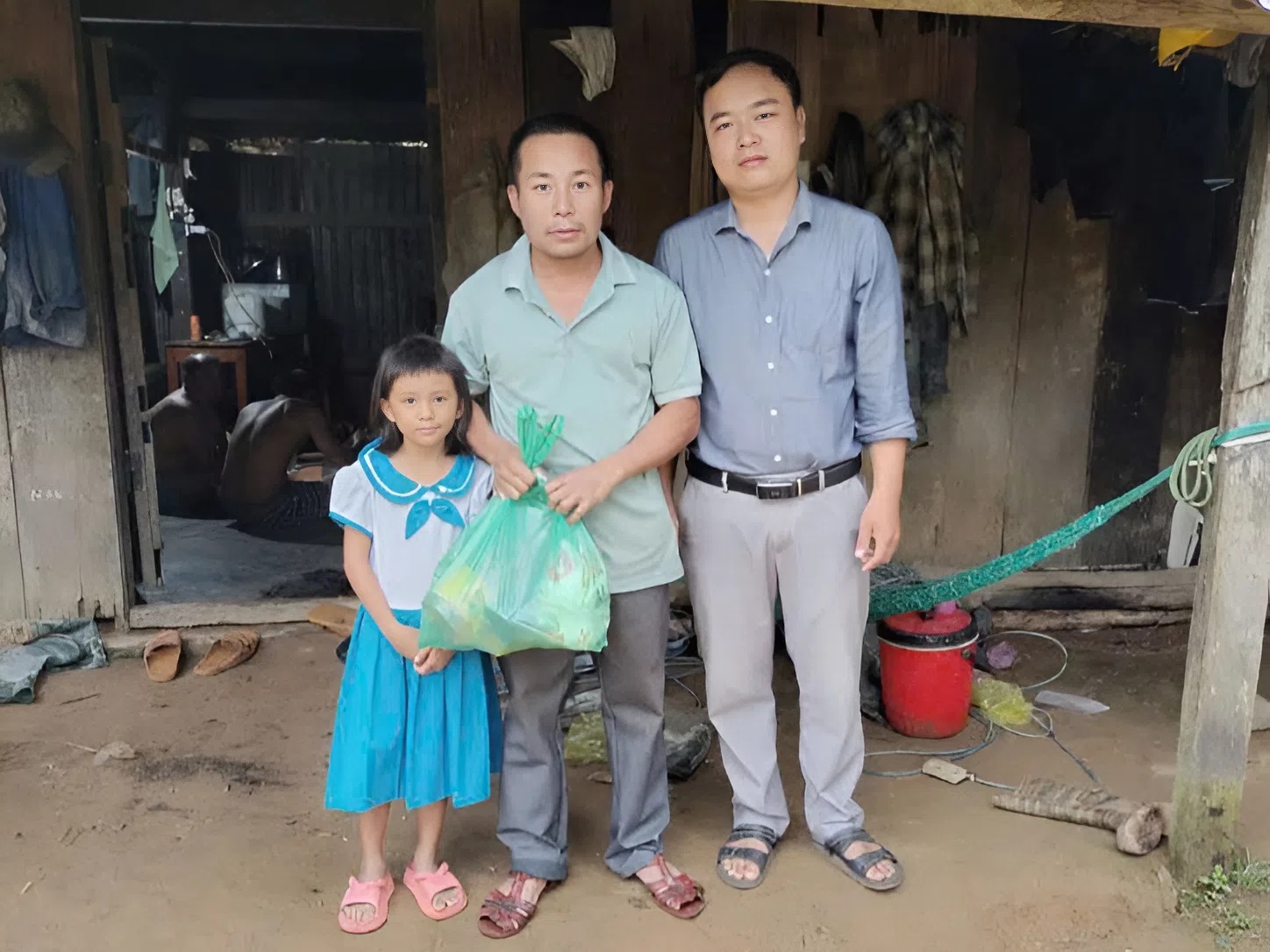 Lặng thầm nghề "gieo chữ" (kỳ 1)- Ảnh 3. Lặng thầm nghề "gieo chữ": Khi trái tim thầy cô thắp sáng con chữ vùng cao - Ảnh 7.