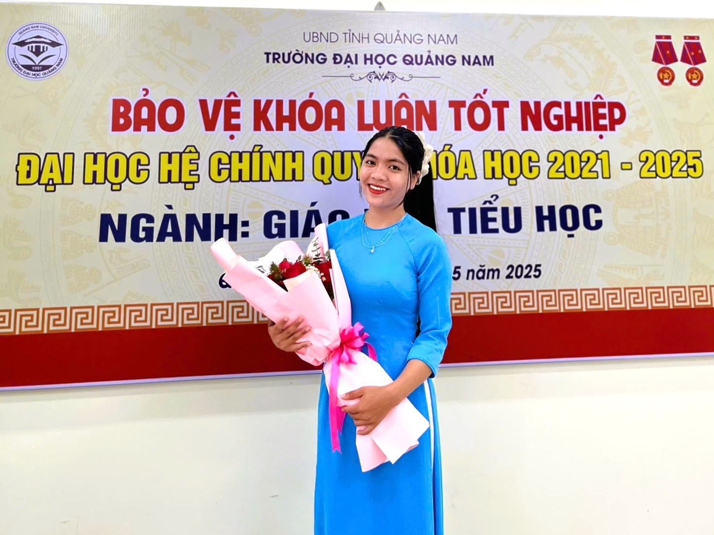 Vượt nghịch cảnh, những nữ sinh vùng cao thắp ước mơ "gieo chữ" về bản làng- Ảnh 4. Vượt nghịch cảnh, những nữ sinh vùng cao thắp ước mơ "gieo chữ" về bản làng- Ảnh 4.