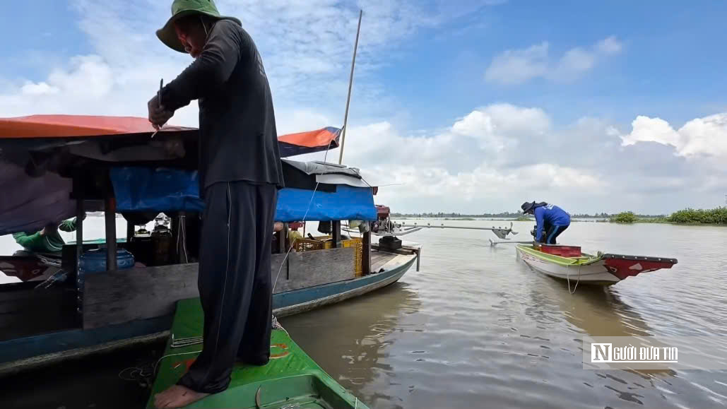 Lênh đênh giữa lộc trời con nước nổi - Ảnh 3.