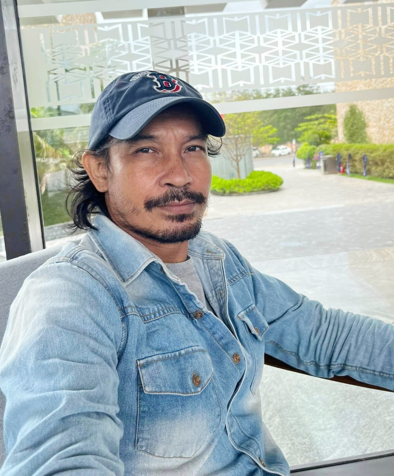 Nam diễn viên muốn được "thoát nghèo", tuổi 55 vẫn gồng gánh bươn chải - Ảnh 2.