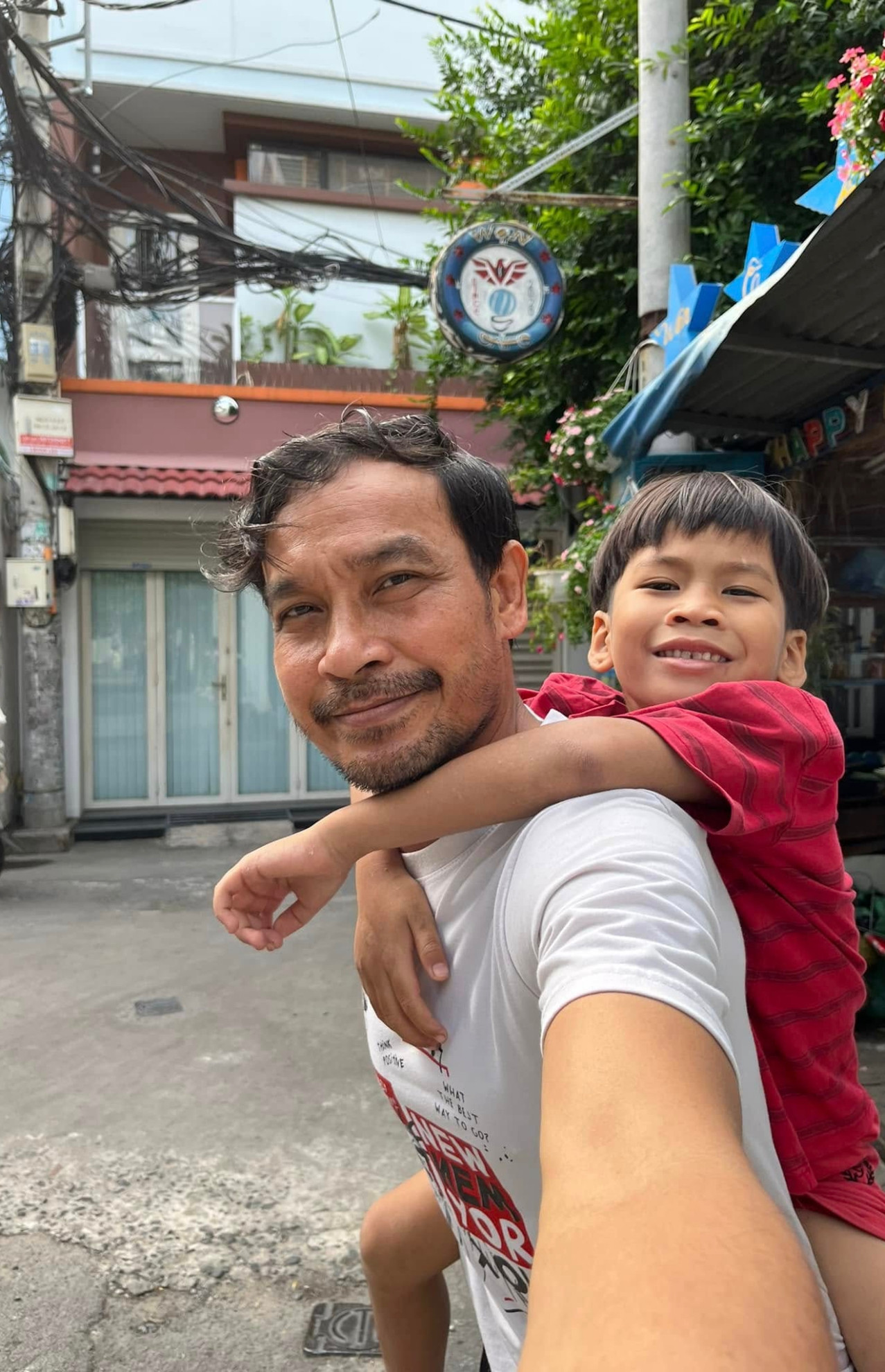 Nam diễn viên muốn được "thoát nghèo", tuổi 55 vẫn gồng gánh bươn chải - Ảnh 7.