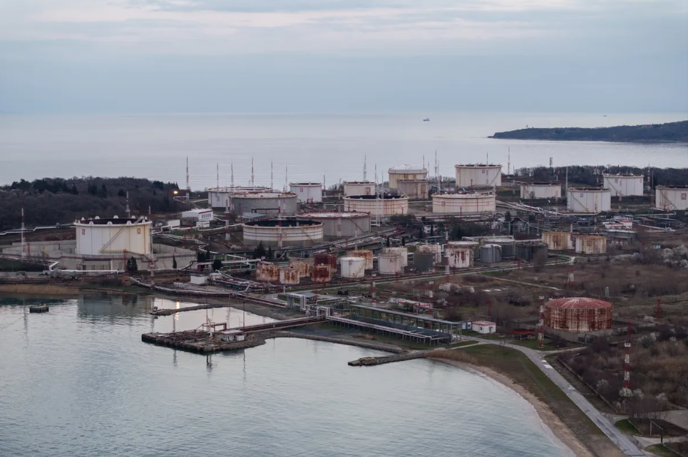 Gã khổng lồ dầu Nga đối diện lựa chọn khó khăn, muốn vội cũng không được - Ảnh 1.