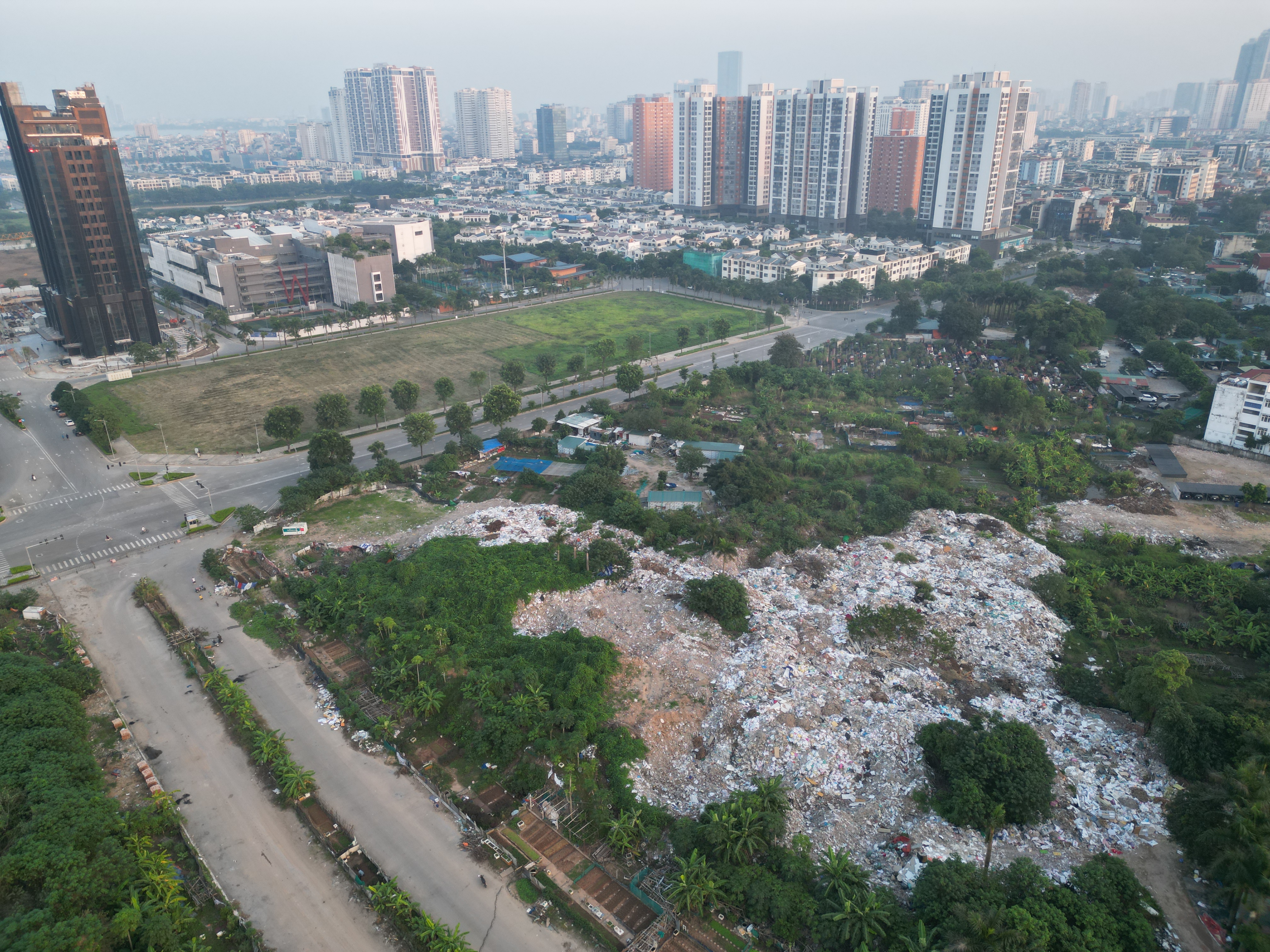 Tái diễn nạn đổ trộm phế thải gây ô nhiễm môi trường tại phường Xuân Đỉnh - Ảnh 7.