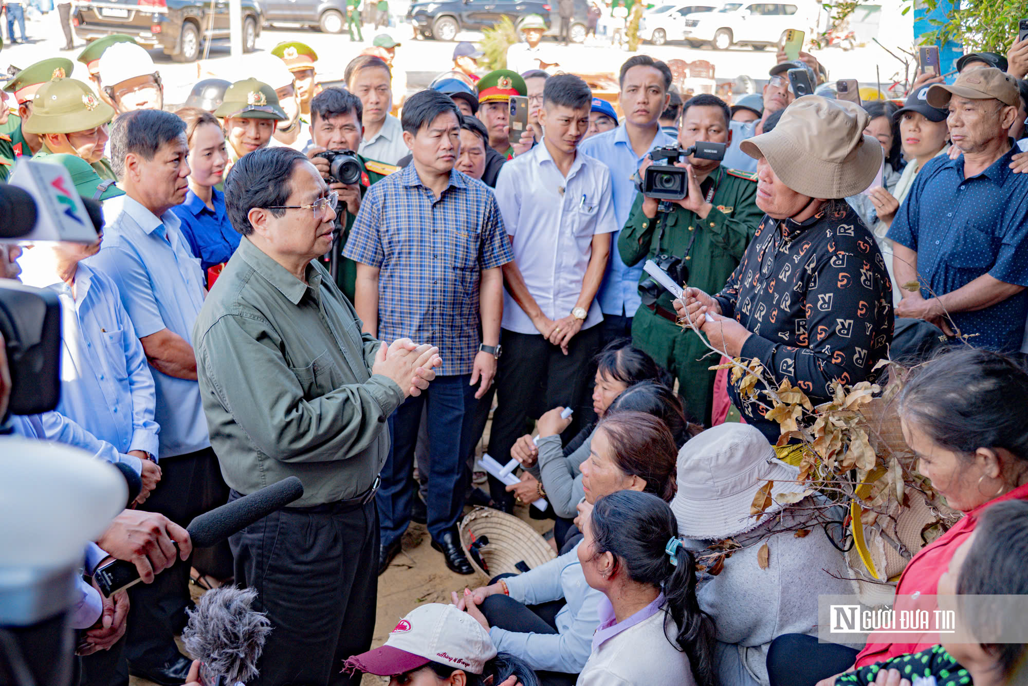 Thủ tướng Phạm Minh Chính: Hỗ trợ người dân hư hỏng nhà, không để doanh nghiệp đứt gãy sản xuất do bão- Ảnh 1. Thủ tướng Phạm Minh Chính: Hỗ trợ người dân hư hỏng nhà, không để doanh nghiệp đứt gãy sản xuất do bão- Ảnh 1.