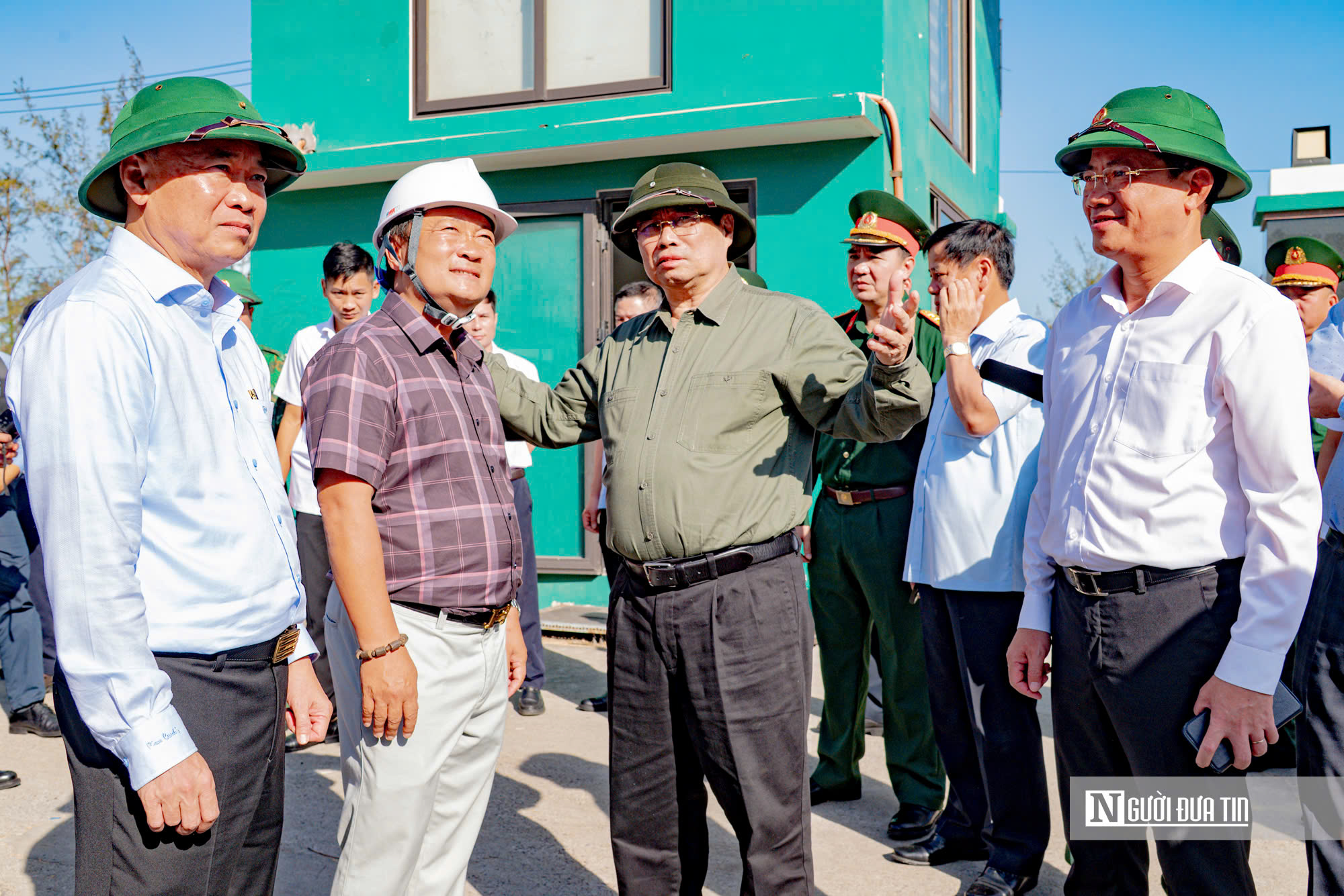 Thủ tướng Phạm Minh Chính: Hỗ trợ người dân hư hỏng nhà, không để doanh nghiệp đứt gãy sản xuất do bão- Ảnh 7. Thủ tướng Phạm Minh Chính: Hỗ trợ người dân hư hỏng nhà, không để doanh nghiệp đứt gãy sản xuất do bão- Ảnh 7.