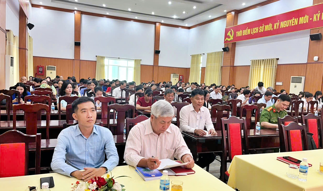 Sôi nổi các hoạt động tuyên truyền pháp luật tại Khánh Hòa - Ảnh 2.