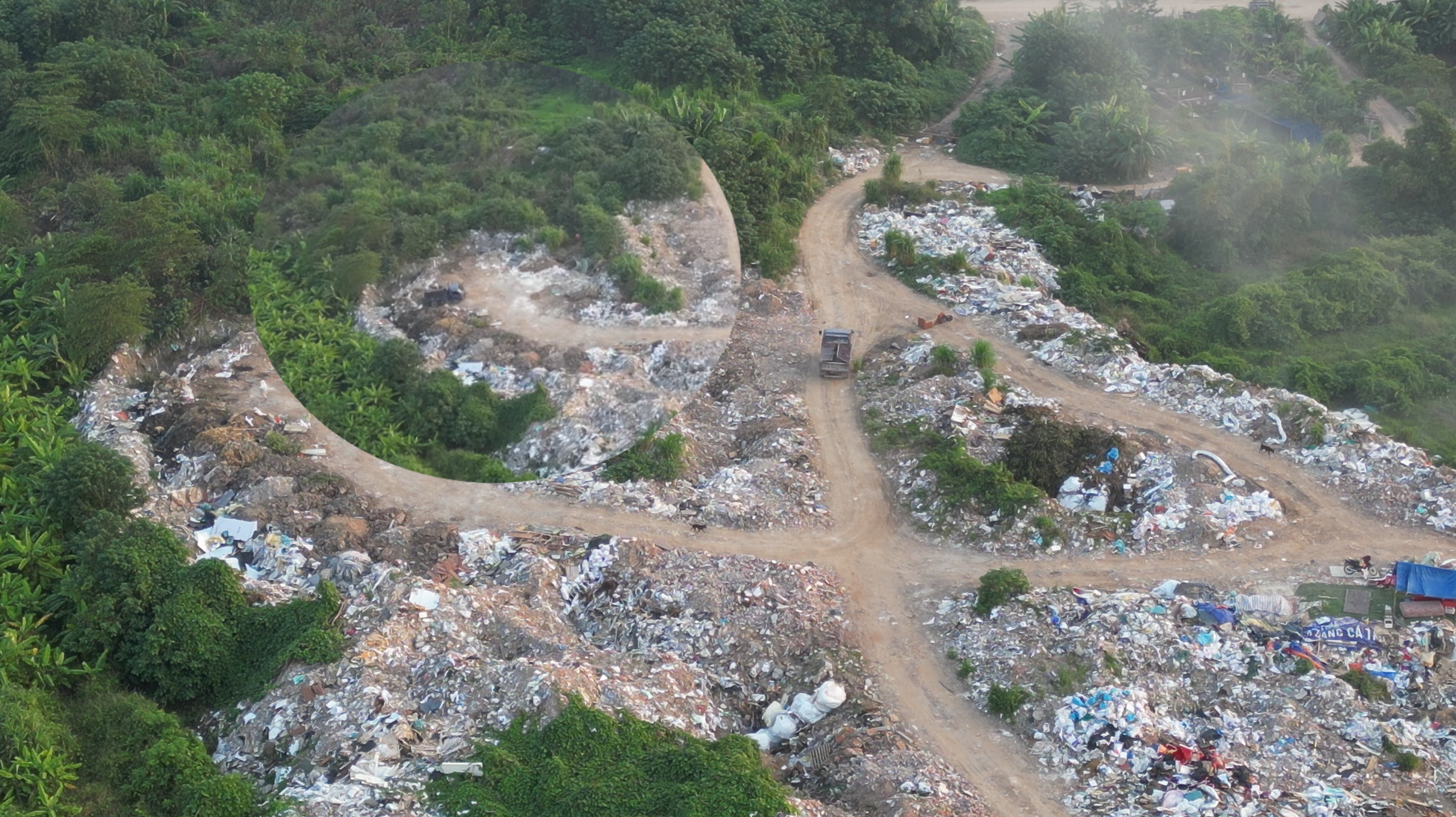 Tái diễn nạn đổ trộm phế thải gây ô nhiễm môi trường tại phường Xuân Đỉnh - Ảnh 2.