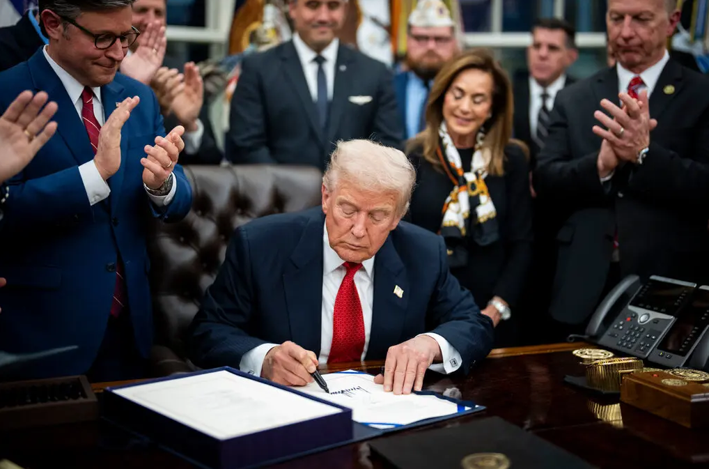 Chính phủ Mỹ mở cửa trở lại, xuất hiện thời hạn chót mới - Ảnh 1.