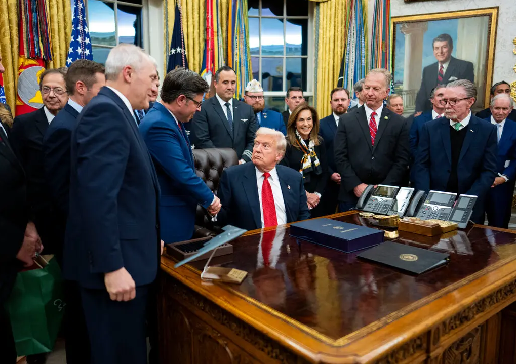 Chính phủ Mỹ mở cửa trở lại, xuất hiện thời hạn chót mới - Ảnh 2.