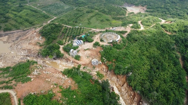 Khởi tố vụ án vỡ hồ chứa nước trên núi ở Lâm Đồng gây thiệt hại nghiêm trọng - Ảnh 1.