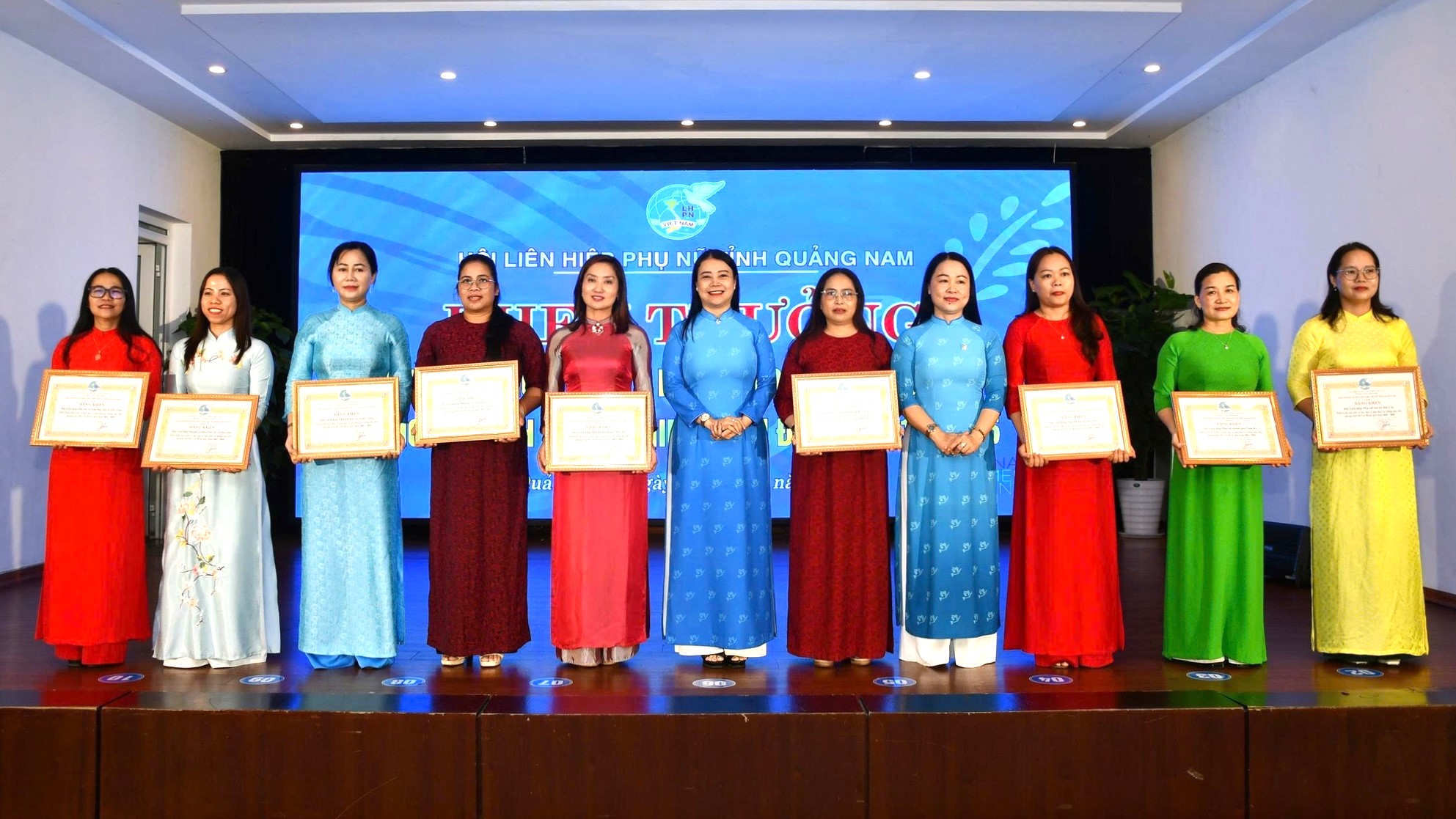 Nữ Chủ tịch Mặt trận Tổ quốc xã người Ca Dong và phong trào “Vì an ninh Tổ quốc”, kết nối yêu thương- Ảnh 7. Nữ Chủ tịch Mặt trận Tổ quốc xã người Ca Dong và phong trào “Vì an ninh Tổ quốc”, kết nối yêu thương- Ảnh 7.