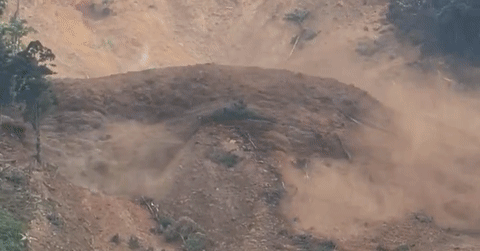 Đà Nẵng: Di dời 665 người dân sau khi quả đồi bất ngờ sạt lở, nghi vùi lấp 3 người- Ảnh 4.