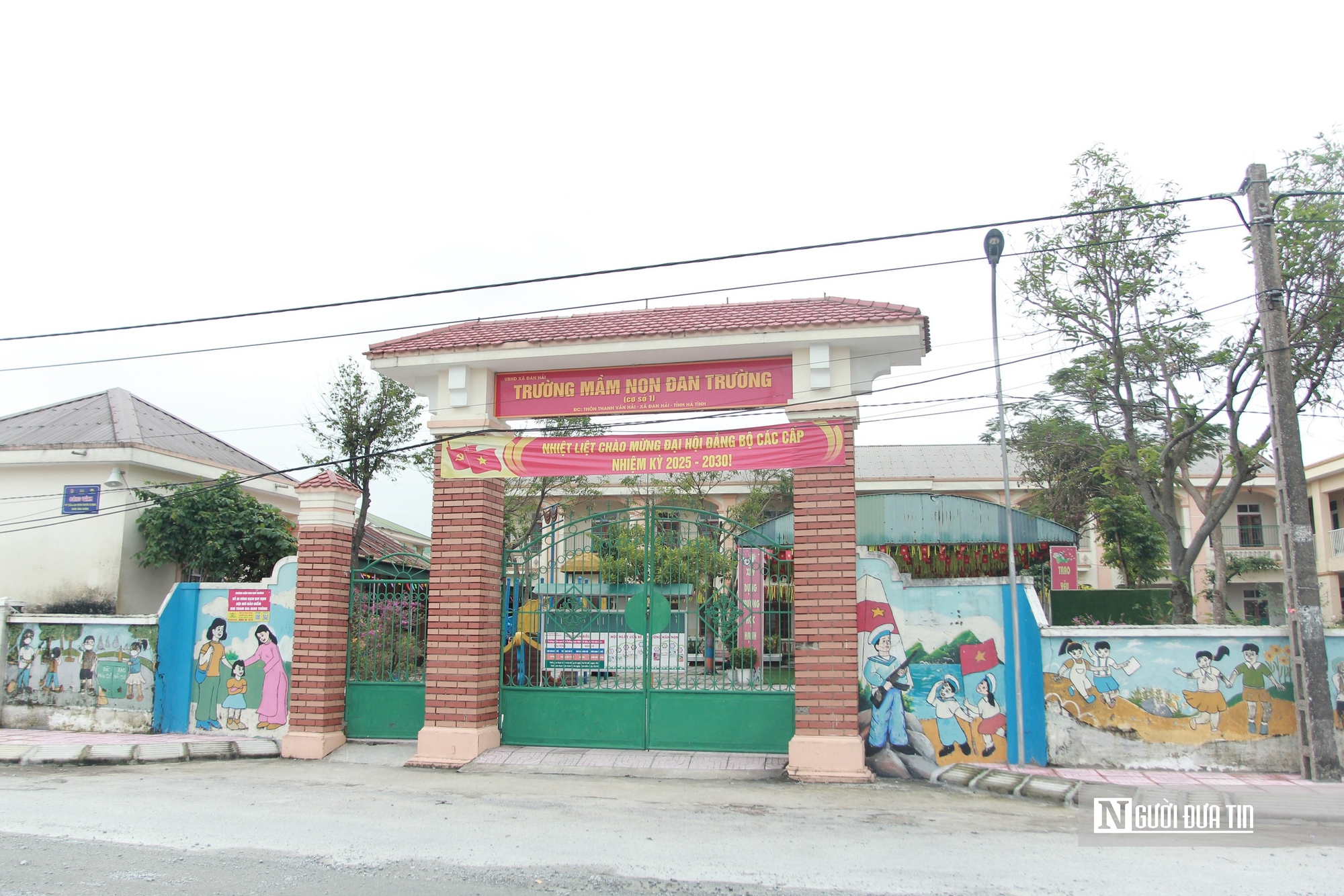 Nhiều trường học ở Hà Tĩnh chưa thể sửa chữa do thiếu kinh phí - Ảnh 1.