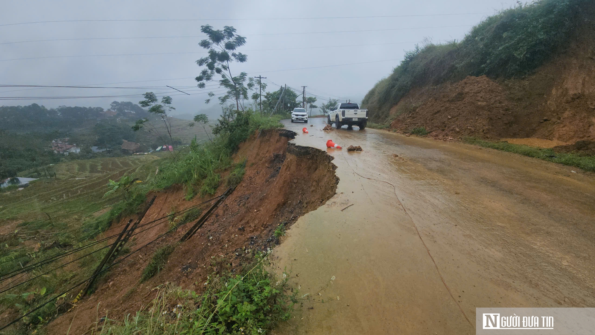 Đường vào Pù Luông nứt toác, "hở hàm ếch" sau bão không ảnh hưởng đến du lịch - Ảnh 1.