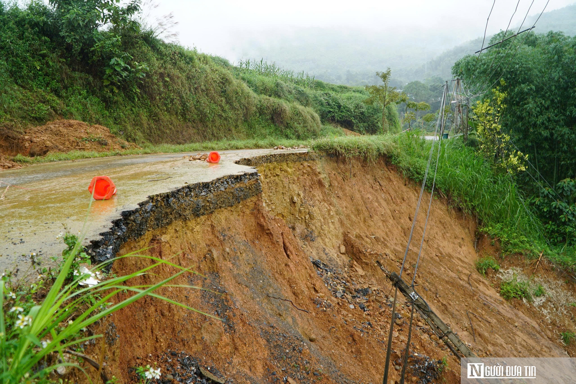 Đường vào Pù Luông nứt toác, "hở hàm ếch" sau bão không ảnh hưởng đến du lịch - Ảnh 2.