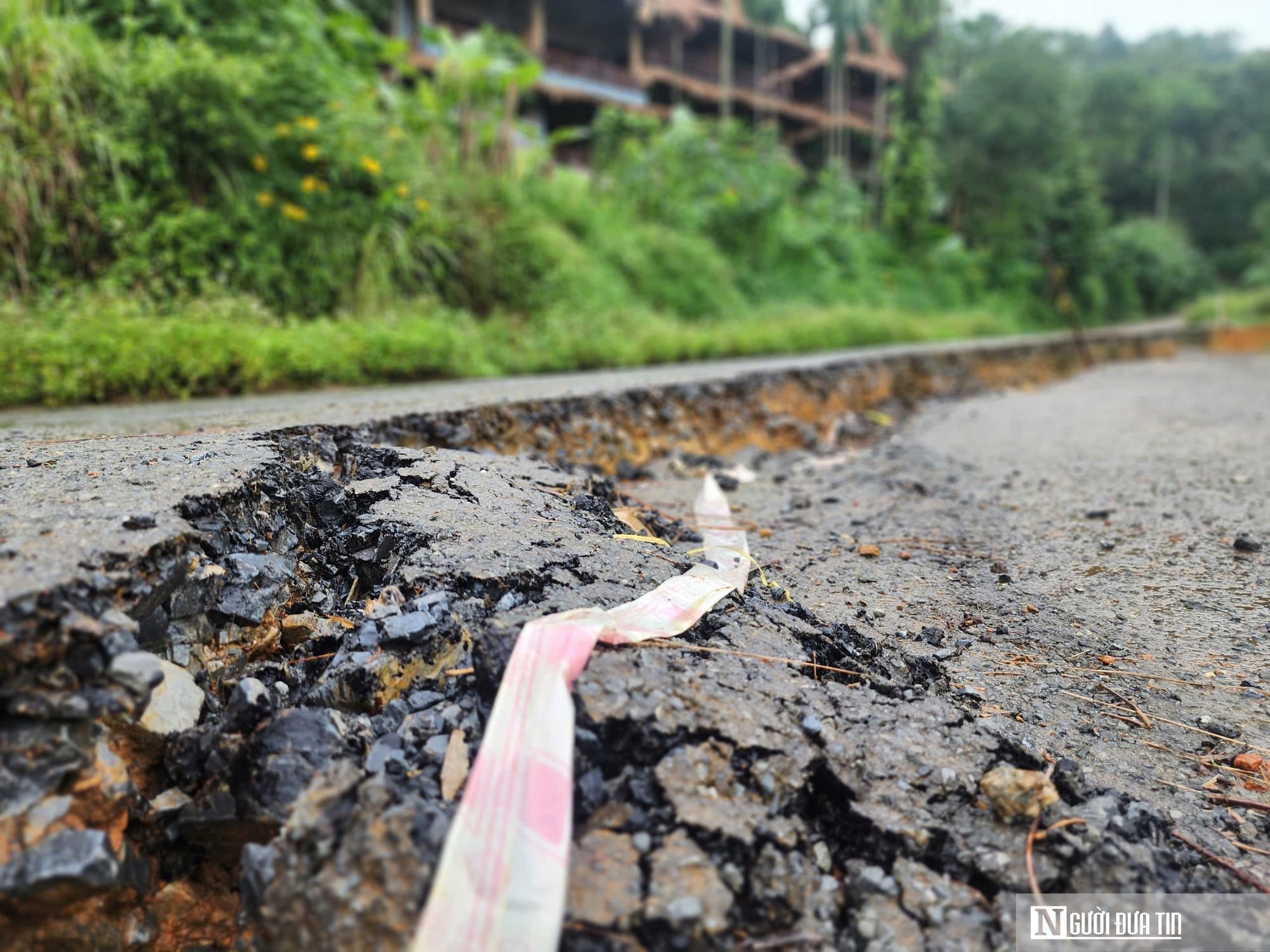 Đường vào Pù Luông nứt toác, "hở hàm ếch" sau bão không ảnh hưởng đến du lịch - Ảnh 5.