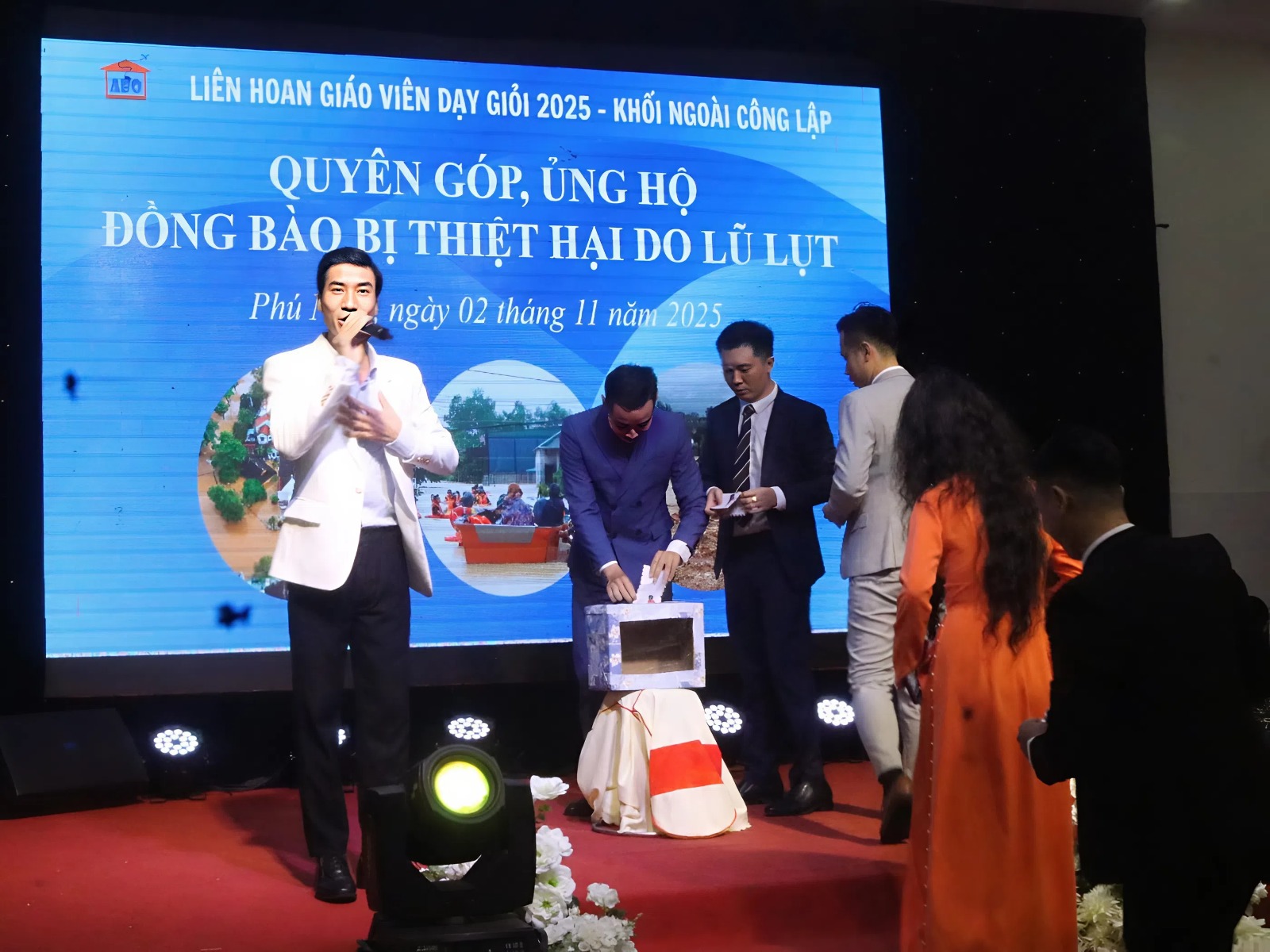 Chung tay ủng hộ đồng bào bão lũ trong ngày hội đoàn kết dân tộc ở xã miền núi Đà Nẵng- Ảnh 4.