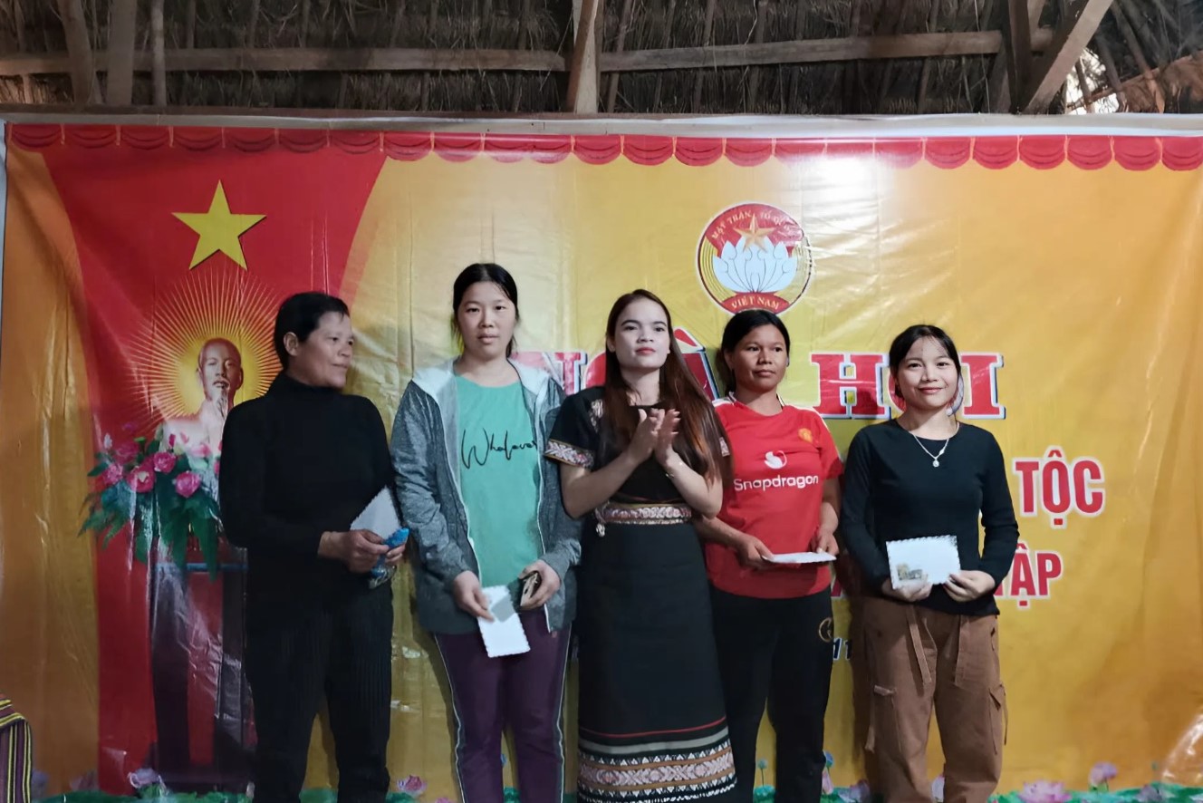 Chung tay ủng hộ đồng bào bão lũ trong ngày hội đoàn kết dân tộc ở xã miền núi Đà Nẵng- Ảnh 3.