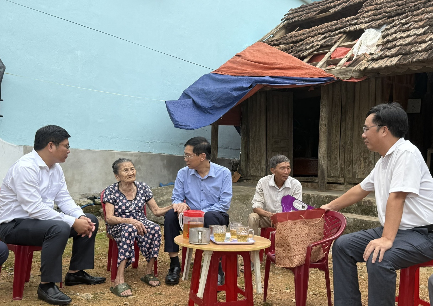 Petrovietnam đồng hành cùng tỉnh Quảng Trị và TP Huế khắc phục hậu quả thiên tai - Ảnh 3.