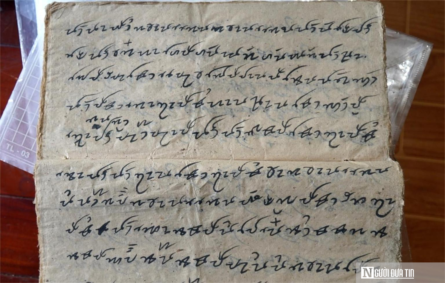 Người thầy 76 tuổi dành hơn nửa đời truyền dạy chữ Thái cổ - Ảnh 4.